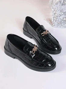 舒适高端女士乐福鞋，新款时尚平底女士一脚蹬鞋，蝴蝶装饰，外观高档，鳄鱼皮纹理引领潮流