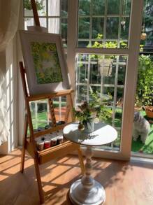 纯白色边桌可与不同风格的家居装饰搭配。这是一份特别的礼物，可以送给新搬来的亲戚或朋友。金属边桌，现代风格的客厅家具