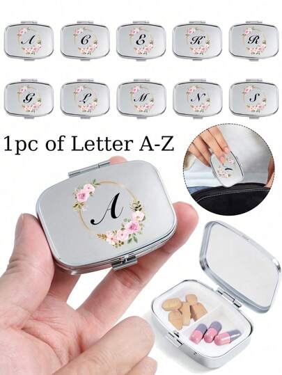 粉色花环字母图案方形药盒，2 个便携式药丸储存隔层，迷你金属储物盒，便携式珠宝和药丸盒，带有姓名标识的个性化创意礼物，适合旅行、户外活动、包、口袋，用于婚礼礼物、礼品和招待会装饰，独特设计的装饰性旅行收纳盒（首字母 A-Z）﻿