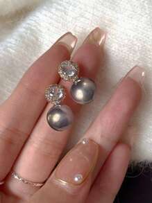1 paire de boucles d\"oreilles clou en perles fausses et en cristaux blancs délicates, magnifiques et personnalisées, de design simple et à la mode pour bijoux de femmes