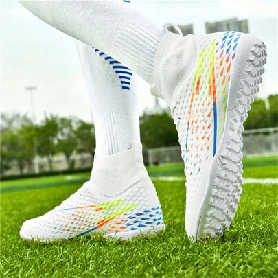 1 双高帮男士足球鞋，足球运动鞋，户外运动鞋，足球比赛鞋，运动风格，防滑耐用，TF 短钉设计，PU 皮革鞋面，鲜艳色彩，橡胶鞋底，专业比赛使用，适合泥泞和短草地（尺码：32-46）