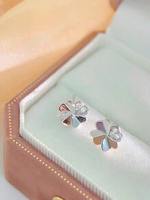 FOREVER QUEEN 1 par de brincos de trevo de quatro folhas da sorte em prata esterlina 925 para mulheres, brincos simples para mulheres, presente perfeito para uso diário, escolha ideal para o Natal, acessório para todas as estações em seda esterlina