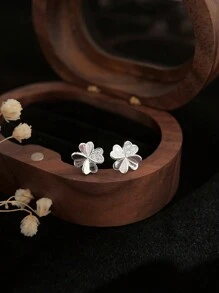 FOREVER QUEEN 1 par de brincos de trevo de quatro folhas da sorte em prata esterlina 925 para mulheres, brincos simples para mulheres, presente perfeito para uso diário, escolha ideal para o Natal, acessório para todas as estações em seda esterlina