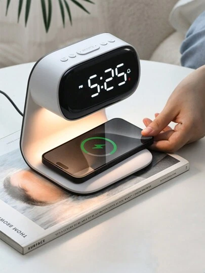 1个全新白色数字闹钟夜灯，支持无线充电，可为手机和耳机充电，Type-C接口，带夜灯、贪睡功能、双闹钟，适合深度睡眠者，可用作卧室闹钟、床头灯、桌面装饰灯，是宿舍、返校、办公室的创意礼物。