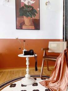 纯白色边桌可与不同风格的家居装饰搭配。这是一份特别的礼物，可以送给新搬来的亲戚或朋友。金属边桌，现代风格的客厅家具