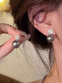 1 paire de boucles d\"oreilles clou en perles fausses et en cristaux blancs délicates, magnifiques et personnalisées, de design simple et à la mode pour bijoux de femmes