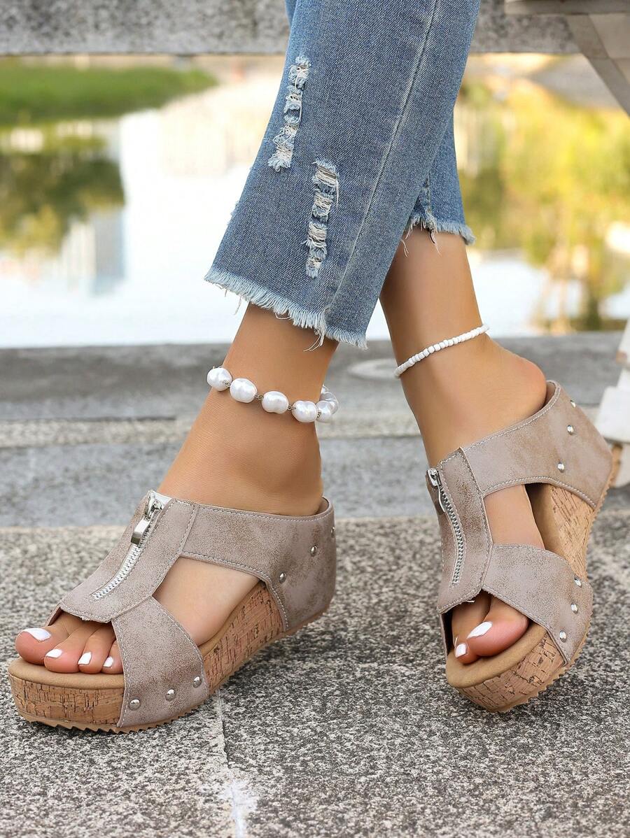 Sandalias con tacón alto y puntera descubierta al estilo coreano para mujeres, alpargatas de plataforma con cuña y fondo grueso, impermeables, con tira cruzada con tachuelas - Beis - Ver 1
