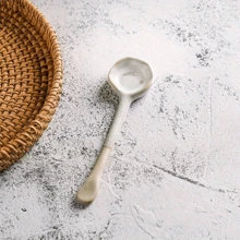 1 Set (4 piezas) Cucharas de café de estilo europeo vintage de cerámica, cucharas para mezclar de cerámica retro resistentes al calor para uso doméstico, ideales para ensalada, desayuno, café, sopa creativa, perfectas para cocina, dormitorio, restaurante - Regalo navideño, artículos escolares