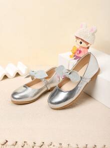 Edición limitada del Año Nuevo 2025 Zapatos planos de ballet con estilo de princesita con lazo, escala de pez y brillos plateados, suela blanda y cómoda, puntera superficial, decorados con hojas plateadas, zapatos planos para niños adecuados para caminar en la pasarela, zapatos escolares para estudiantes durante el período escolar, tacones altos para jóvenes