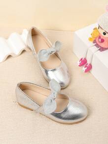 Edición limitada del Año Nuevo 2025 Zapatos planos de ballet con estilo de princesita con lazo, escala de pez y brillos plateados, suela blanda y cómoda, puntera superficial, decorados con hojas plateadas, zapatos planos para niños adecuados para caminar en la pasarela, zapatos escolares para estudiantes durante el período escolar, tacones altos para jóvenes