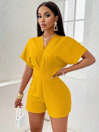 Amarilo Damen Fledermaus Kurzarm asymmetrischer Taille Romper