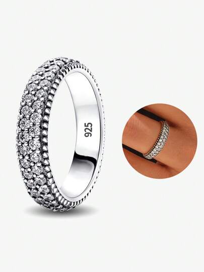 1枚925纯银戒指，镶嵌闪亮立方氧化锆，男女皆宜，可搭配日常服饰或作为派对配饰。高品质戒指，精致珠宝，绝佳礼品。