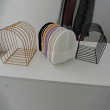 1 pièce Rangement en fer de couleur unie, support de bureau mural moderne et simple pour chapeau, étagère de rangement, sac, organisateur. Cadeau de Saint-Valentin pour garçon, femme, petite amie, petit ami