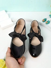 Edición limitada del Año Nuevo 2025 Tacones altos de estilo princesa francesa brillante para niñas, apropiados para uso diario, viajes, eventos estudiantiles y actuaciones de ballet. Tacones altos negros que combinan con vestimenta formal y trajes con flores para niños