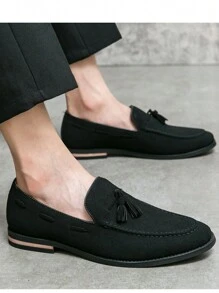 Mocassini casual eleganti da uomo con design senza lacci e decorazione a nappina