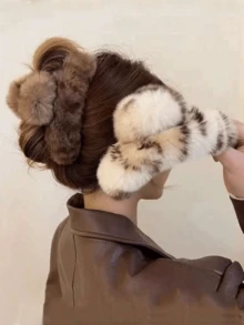 新品上市Selind秋冬热销毛绒蟹爪大方形发夹女士蟹爪夹发饰 - 顏色隨機 - 查看 1