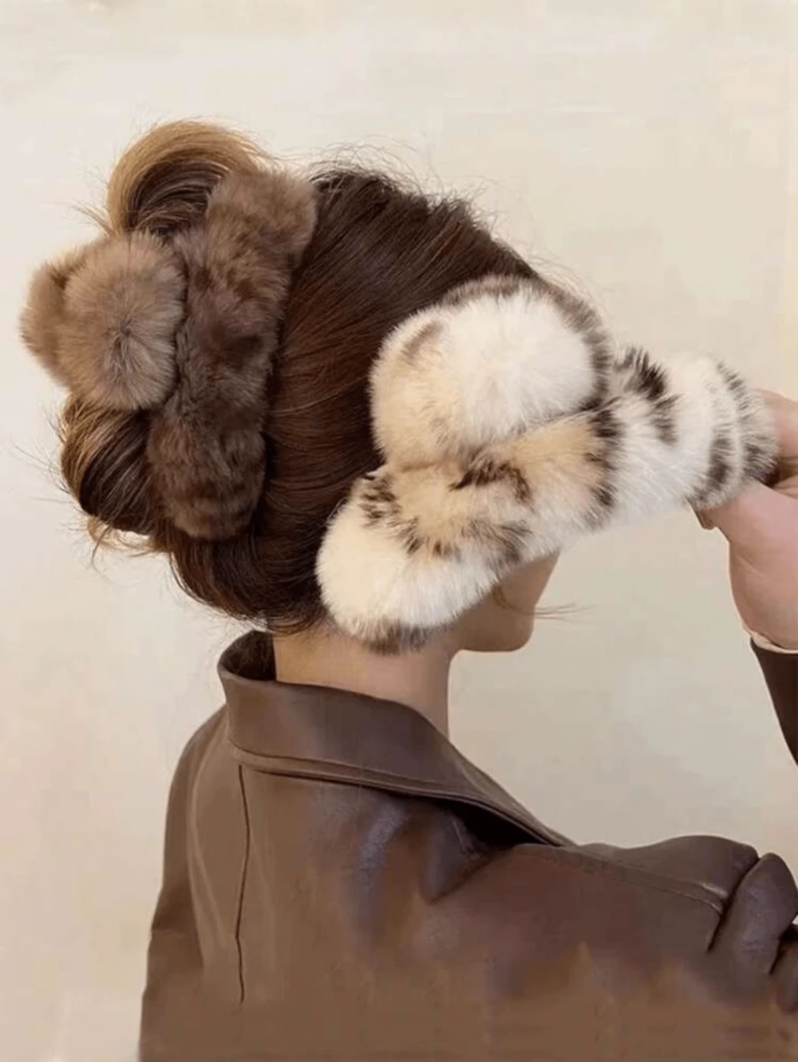 新品上市Selind秋冬热销毛绒蟹爪大方形发夹女士蟹爪夹发饰 - 顏色隨機 - 查看 1