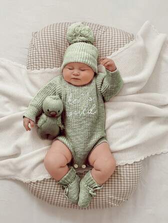 Nyfödd "Hello World" Broderad stickad sparkdräkt och pompommössa, set med spädbarnsfotografering, dopdräkt