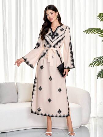 女士休闲印花方领秋季喇叭袖宽松连衣裙（定位印花）端庄长袖连衣裙