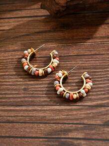 一对时尚优雅的彩色巧克力树脂DIY手工C形耳环，适合女性在派对和晚宴上佩戴，搭配精美服饰。部分耳环采用树脂和贝壳碎片混合制成，因此尺寸和颜色可能略有不同。贝壳碎片的颜色随机。新增酒红色方形糖粒搭配米色珍珠金色C形耳环，树脂呈现多种色调和图案，每朵花的图案都独一无二。 - 波西米亞耳環 - 查看 4