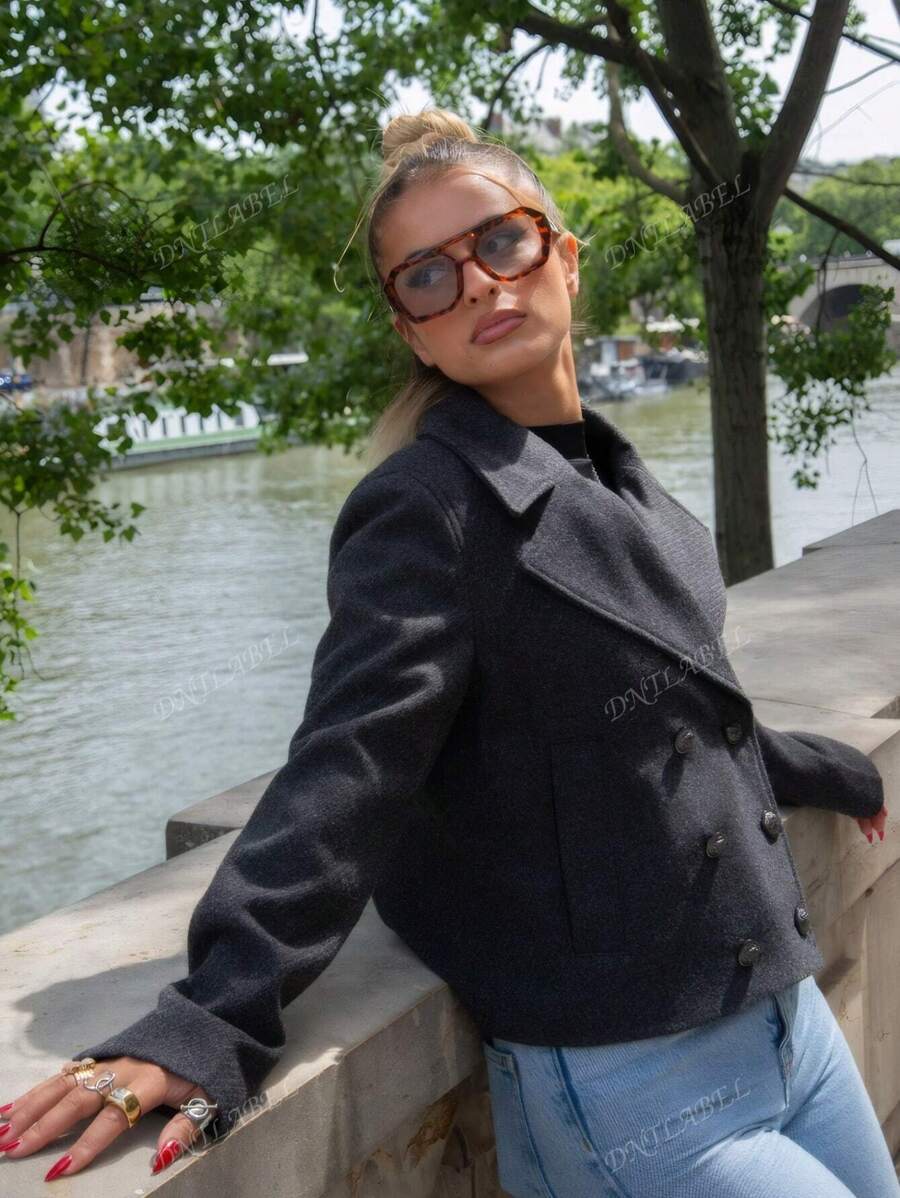 Manteau court en laine pour femme - Veste d'hiver croisée avec col châle et poches latérales. Design minimaliste de couleur unie, élégant, tendance et polyvalent pour toute occasion