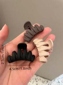 3Pcs Simple Matte Claw Clips In Black & Off‑White. Securely Hold Stray Hairs, Great For Half‑Up Hairstyles For Daily Wear. - Multicolor - View 3