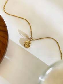 Monlansher Nuova collana alla moda in acciaio inossidabile con pendente a tema marino per donne, caratterizzata da vari elementi marini come conchiglie, cavallucci marini, stelle marine, tartarughe, decorata con perle d'acqua dolce, elegante e versatile per l'uso quotidiano