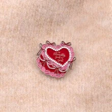 可爱街头风格粉色心形引文胸针 - 可爱徽章，适合背包和服装连衣裙配饰，衣服别针，包饰，学校办公室配饰，衬衫夹克珠宝，圣诞节万圣节衣服别针，有趣的教师礼物，服装配饰包饰