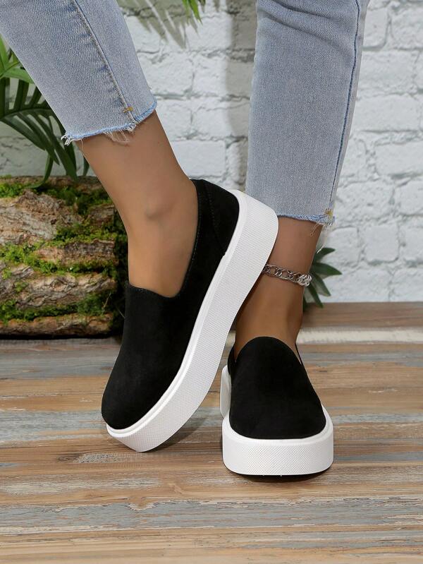 Women's 2024 New Style Casual Slip-On Loafers, Round Toe Flat Soft Bottom Low-Top Flat Shoes, Fashion Low Heels (Run Large By 1/2 Size)