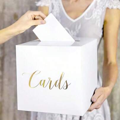 1 hộp đựng thiệp màu trắng thiết kế ép kim vàng, dùng làm quà tặng đám cưới, hộp đựng tiền, phù hợp cho tiệc cưới, tiệc đầy tháng, kỷ niệm, sinh nhật, lễ tốt nghiệp và các dịp khác, có thể dùng làm vật trang trí trung tâm bàn tiệc (kèm 10 thiệp chúc mừng), phù hợp trang trí đám cưới, trang trí nhà cửa, phòng, quà tiệc, quà cô dâu, trang trí sinh nhật, tiệc độc thân và nhiều dịp khác