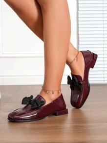女士勃艮第漆皮牛津鞋，新款方头时尚蝴蝶结乐福鞋，优雅英伦风平底鞋 - 酒紅色 - 查看 4