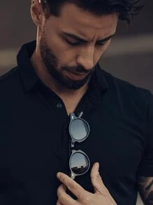 Une paire de lunettes noires rondes rétro punk classiques sauvages, convenant pour les fêtes extérieures, les vacances, les voyages, les déplacements, la photographie. Accessoires de lunettes de soleil pour les vacances à la plage, l'extérieur, les voyages