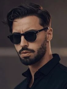 Une paire de lunettes noires rondes rétro punk classiques sauvages, convenant pour les fêtes extérieures, les vacances, les voyages, les déplacements, la photographie. Accessoires de lunettes de soleil pour les vacances à la plage, l'extérieur, les voyages