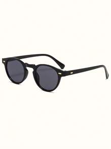 Une paire de lunettes noires rondes rétro punk classiques sauvages, convenant pour les fêtes extérieures, les vacances, les voyages, les déplacements, la photographie. Accessoires de lunettes de soleil pour les vacances à la plage, l'extérieur, les voyages