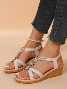 女士夏季坡跟凉鞋，串珠弹力一脚蹬鞋，波西米亚风格休闲露趾凉鞋 - 米色 - 查看 4