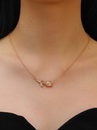 1 件女士简约玫瑰花吊坠项链，适合休闲、派对和日常佩戴