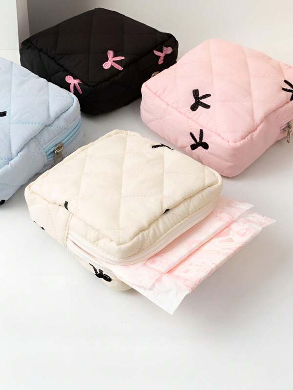 1 pièce Sac cosmétique mini portable à fermeture éclair avec motif nœud papillon. Sac de rangement pour serviettes hygiéniques. Sac cosmétique moelleux, sac de rangement pour maquillage, sac de toilette, mini sac de rangement pour maquillage, sac pour serviettes hygiéniques, sac pour règles, mini sac cosmétique, sac pour serviettes, sac pour serviettes hygiéniques, porte-monnaie