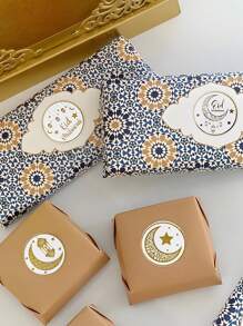 500pcs/Roll Eid Mubarak Gift Labels Stickers, White & Gold Round Paper Tags Decorated With Ramadan Lantern, Moon And Star Patterns, Suitable For Ramadan Eid Gift Packaging, Eid Gift Bag Decoration, Ramadan Party Decoration, Eid Decoration, Ramadan 2026 Decoration, Ramadan Eid Party Gift Packaging Supplies, Ramadan Gifts, Islamic Ramadan Decorative Paper Stickers - White Gold Eid - View 5