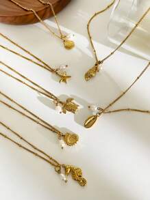 Monlansher Nuova collana alla moda in acciaio inossidabile con pendente a tema marino per donne, caratterizzata da vari elementi marini come conchiglie, cavallucci marini, stelle marine, tartarughe, decorata con perle d'acqua dolce, elegante e versatile per l'uso quotidiano