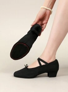 Nouvelles chaussures de danse noires, chaussures de danse en canevas à talon mi-bas de 3 cm pour femmes, avec cordon de serrage. Convient pour le ballet, l'enseignement, la danse latine, le jazz, la danse moderne, la gymnastique, les représentations sur scène. Semelle souple, chaussures de sport d'intérieur légères, confortables et durables.