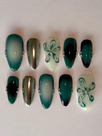 10個入り ショート オーバル ネイル、グリーンのグラデーションにメタリックな輝き、3Dフラワーとラインストーンのアクセント、プレスオンネイルセット(ネイルファイル、ジェリーのり付き)、女性や女の子に適しており、エレガントでフレッシュなスタイルを演出、デイリーウェアや集まりに最適なネイルサプライ