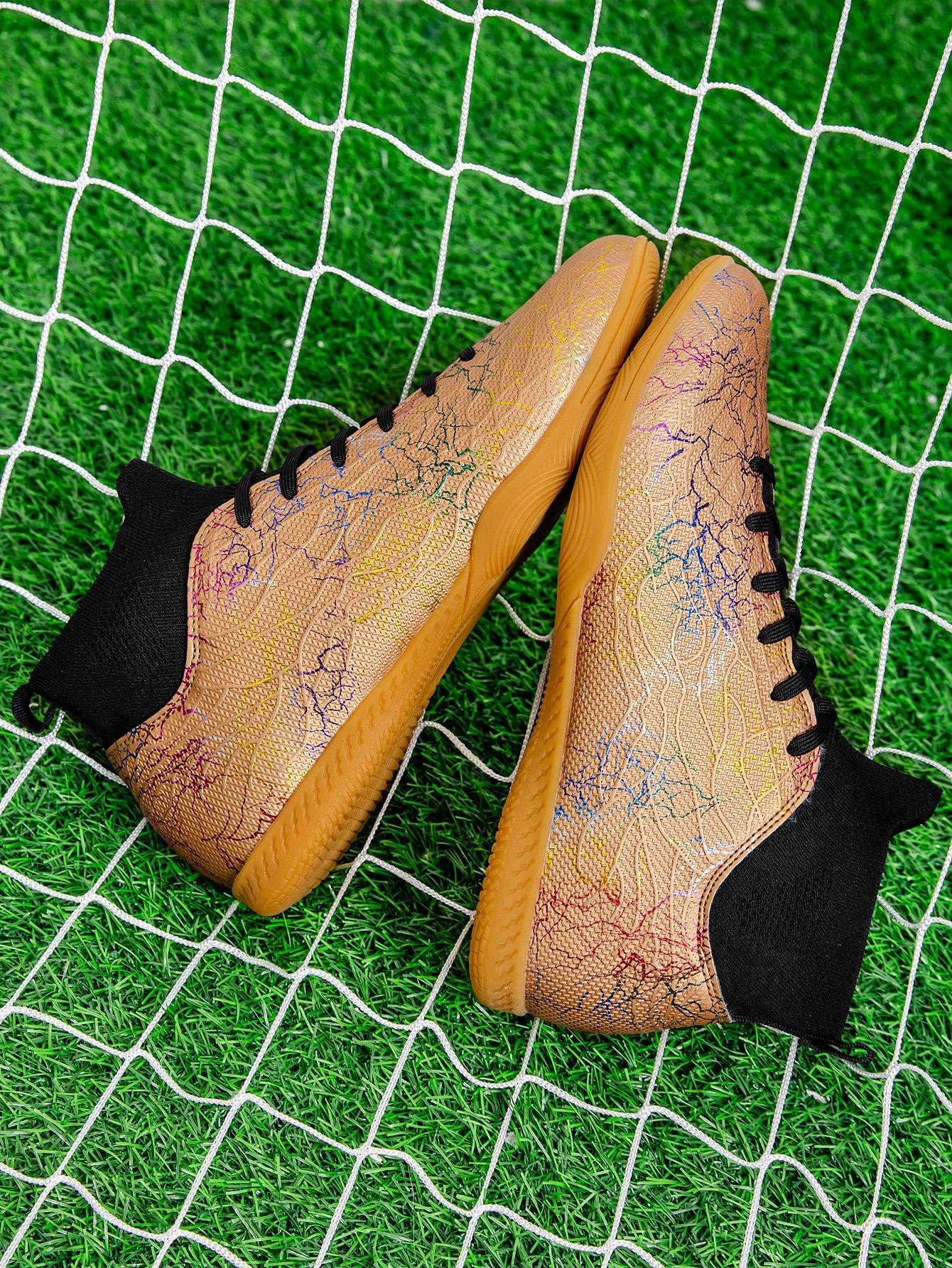 size 9 wide men's soccer shoes