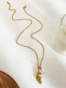 Monlansher Nuova collana alla moda in acciaio inossidabile con pendente a tema marino per donne, caratterizzata da vari elementi marini come conchiglie, cavallucci marini, stelle marine, tartarughe, decorata con perle d'acqua dolce, elegante e versatile per l'uso quotidiano
