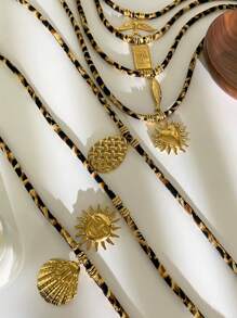 1pc New Luxury Retro Leopard Print, Heart, Shell, Animal Pendant 18k Gold Waterproof Fashionable & Versatile Necklace For Women - Necklace - View 4