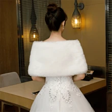 1 Stück vielseitiger, langer, warmer Kunstpelzschal in Weiß als Braut-Cape für den Winter, moderner neuer Braut-Hochzeitskleid-Schal und Umhang, dicker, warmer Schal mit Strass-Riemen