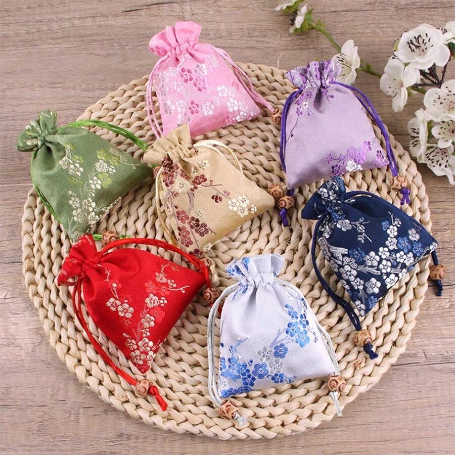 6pcs/Pack 8*10cm/10*14cm, Chinese Style Banquet Gift Pouches, Plum Blossom Pattern Pouches, Interwoven Drawstring Bags, Jewelry Pouches, Gift Packaging Bags, Bracelet Pouches, New Year & Valentine's Day Gift Bags Valentine's Day - 6pcs - View 1