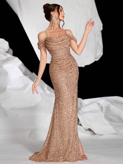 Vestido justo com alças finas, ombro aberto, sereia, fenda na coxa e busto acolchoado para festa, formal, noite, baile de formatura, vestido, convidada de casamento