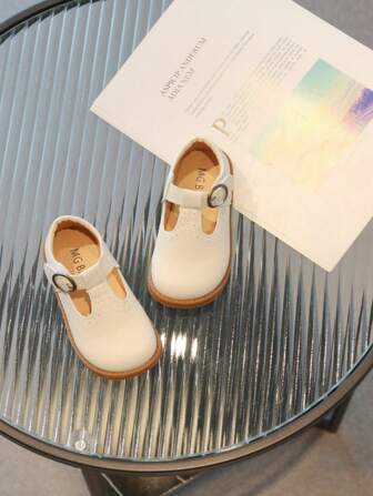 1 双女孩纯色压花 PU 皮革平底圆头复古休闲鞋，透气舒适，适合学校、派对、春夏