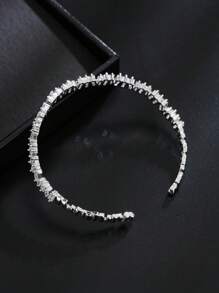 1 Piece Classic And Popular Adjustable Zirconia Bridal Bracelet With An Irregular Step-Cut Design.