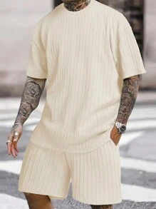 男士纯色圆领短袖休闲 T 恤和短裤套装